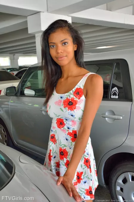 Счастливое летнее фотосет на лестнице