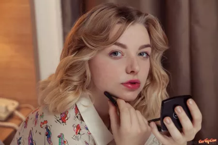 Сенсуальная фэшн-модель в студии