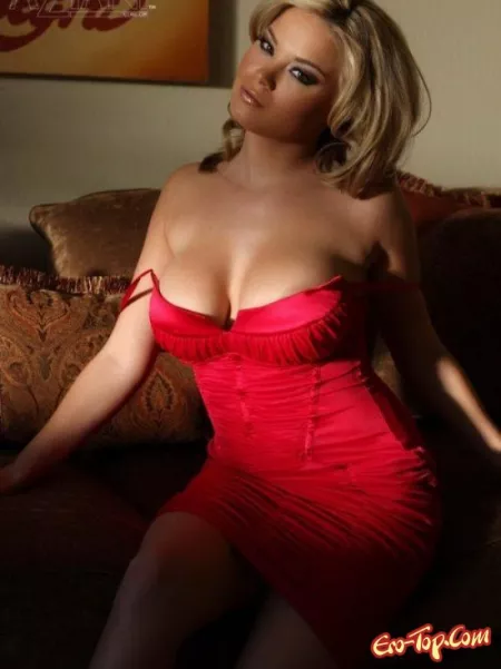 Соблазнительная блондинка: нежность, мода, гламур