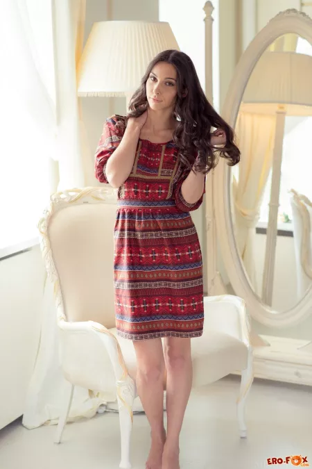 Магали А: чувственная красота в уютной спальне